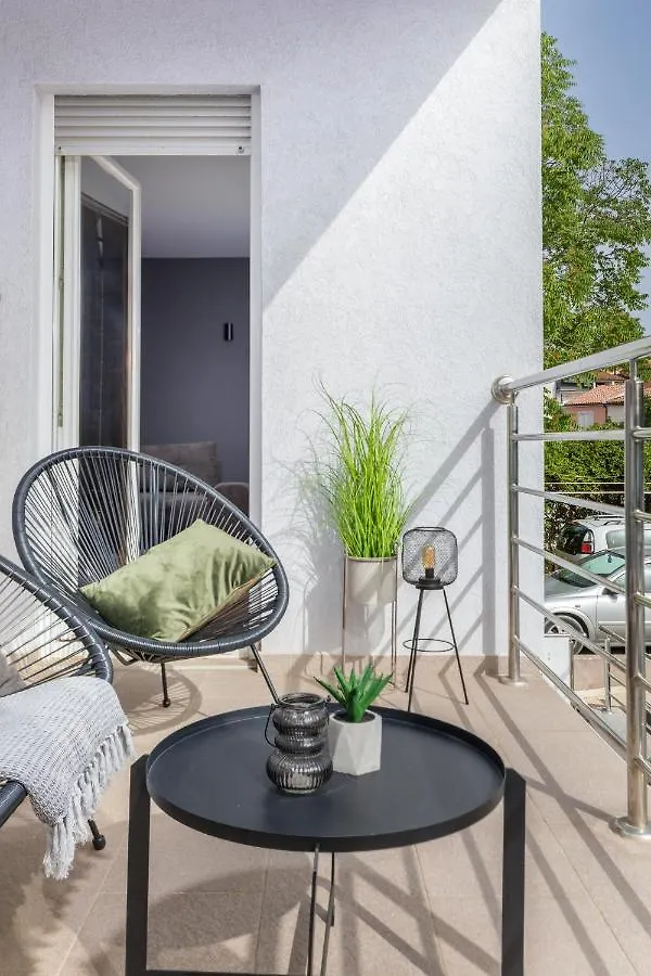 Lux Apartment Teo - New 풀라 0*,